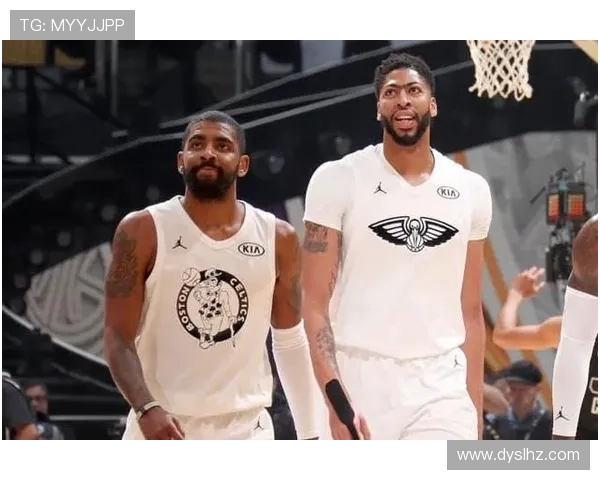 浓眉大帽引发欧文调侃赛场互动展现兄弟情深